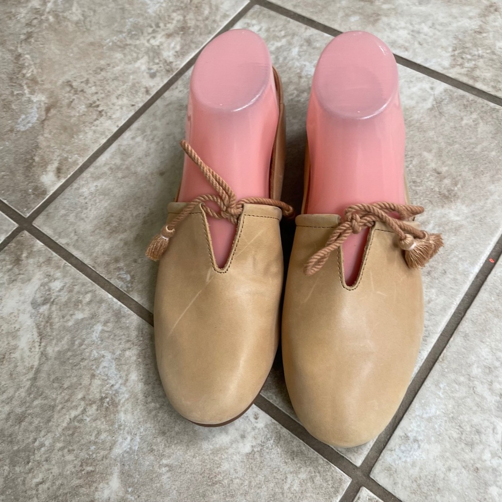 TOMS Kelli Tassel Tan Leather Pointed Toe Flats Shoes Womens 8 new with defect - Picture 2 of 8